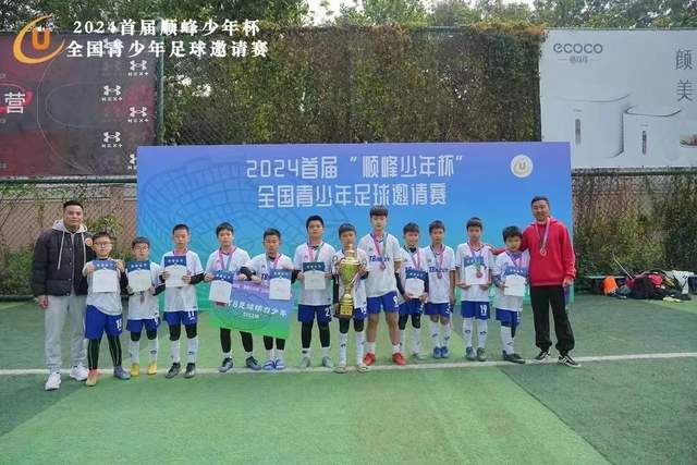 命运交织：董卿与王丽坤的故事揭示女性的困境